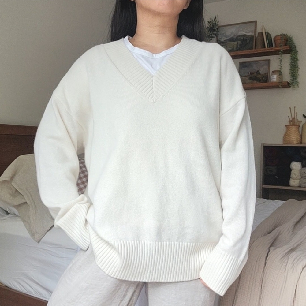 Quince 100% Cashmere Oversized V-Neck Sweater in Ivory, M